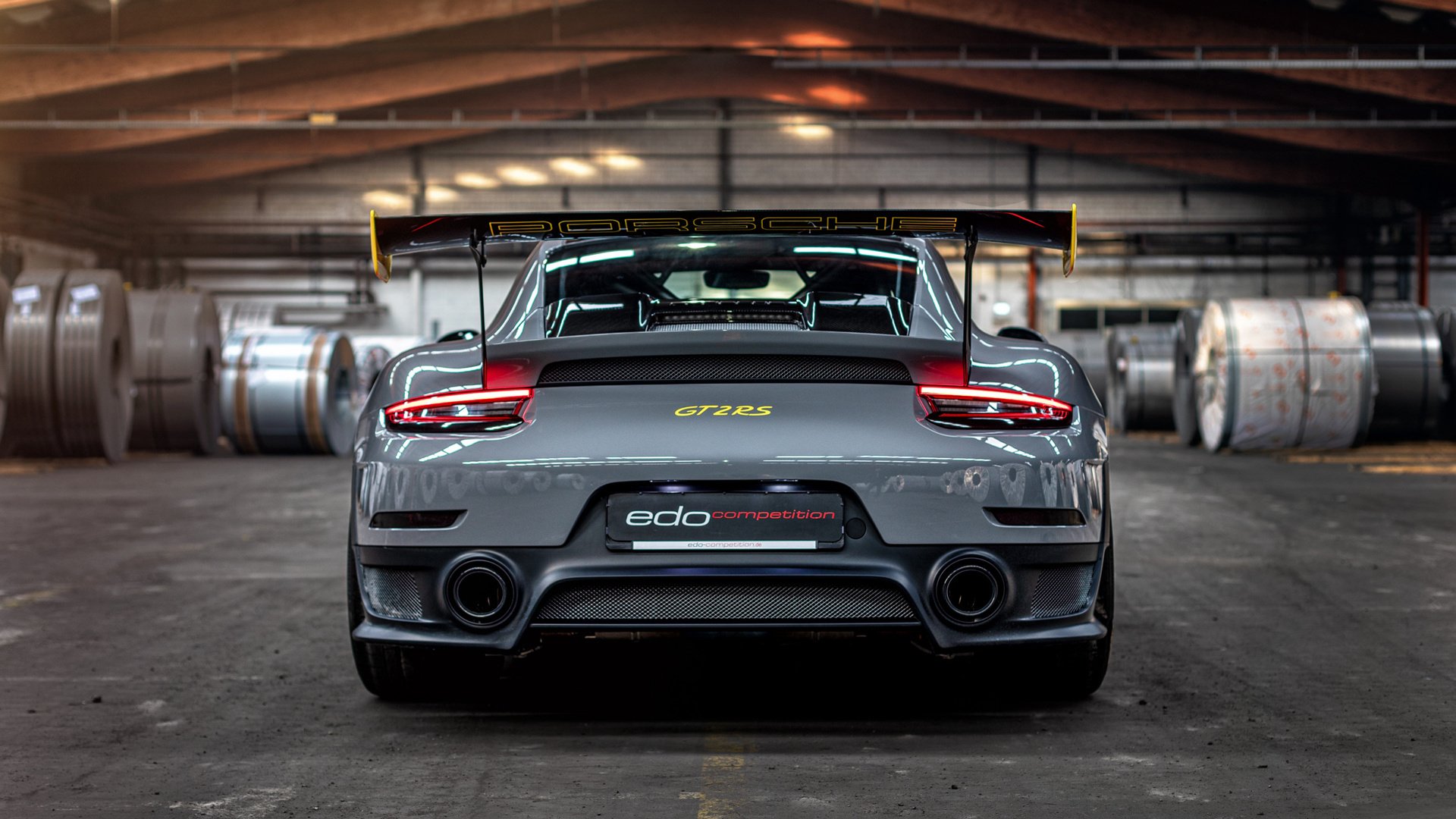 库里赛后与小球迷温情互动,库里和队友